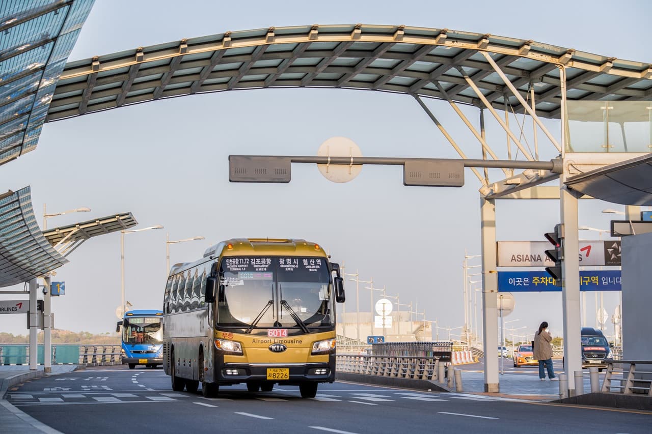 Airport Limousine Bus Transfers from Incheon International Airport to Seoul - تصویر اصلی