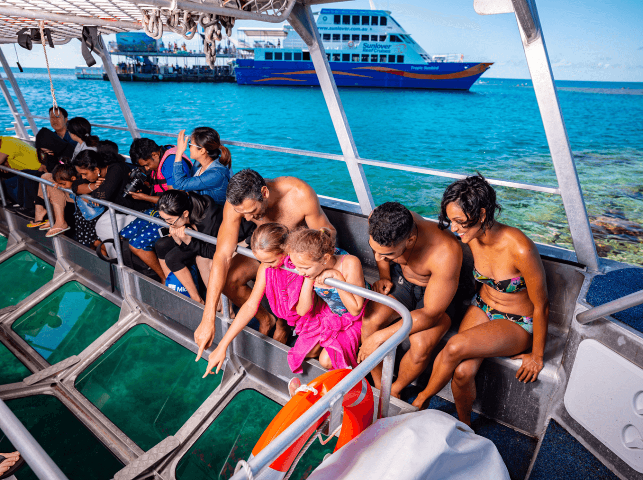 Great Barrier Reef Pontoon Full-Day Tour at Moore Reef - تصویر 5