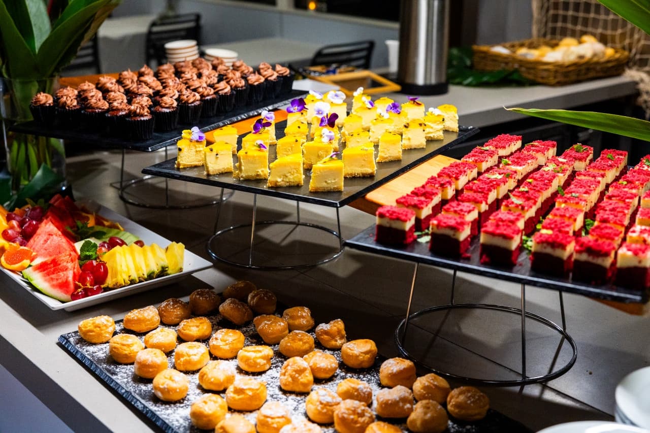 Gold Coast Buffet Dinner Cruise aboard Sea World Cruises - تصویر 9