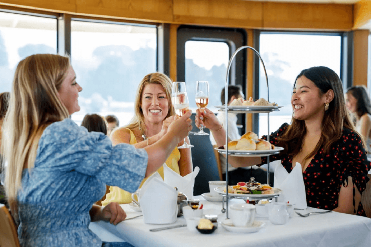 Sydney Harbour High Tea Cruise aboard Captain Cook Cruises - تصویر اصلی