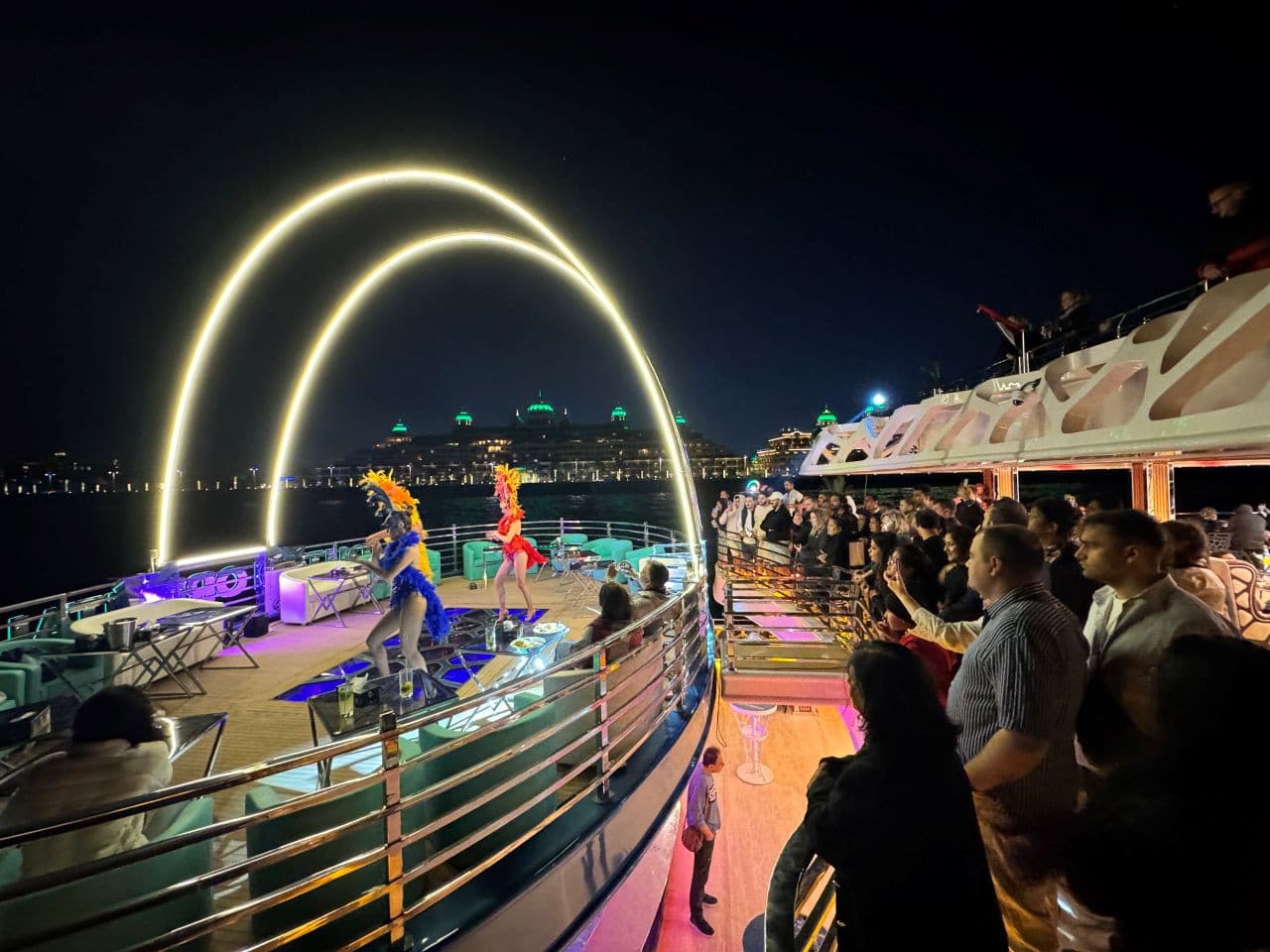 Lotus Royale Mega Yacht - Dinner Cruise - تصویر 6