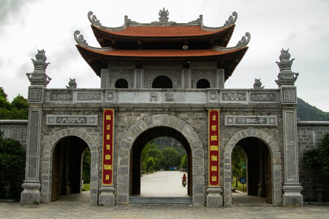 Hoa Lu and Tam Coc Tour from Hanoi - تصویر 4