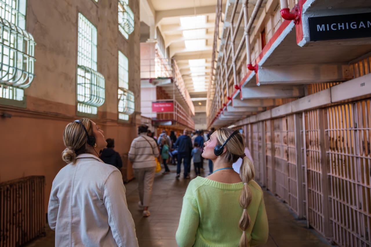 Official Alcatraz Island Admission Ticket + Audio Tour with Roundtrip Ferry by Alcatraz City Cruises - تصویر 3