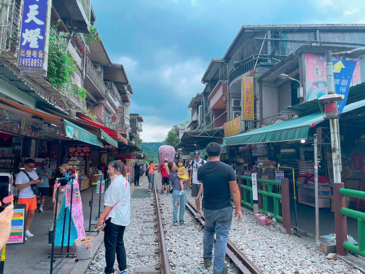 Yehliu, Jiufen, and Shifen Full-Day Tour from Taipei - تصویر 9