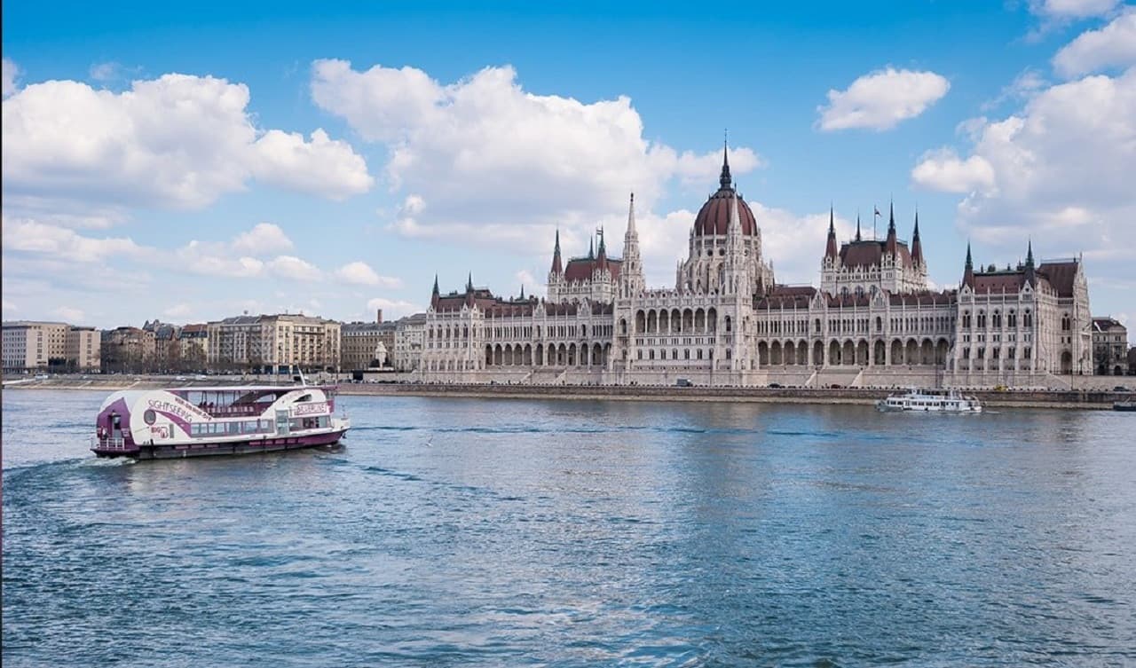 Big Bus Budapest Hop-on Hop-off Bus Tour - تصویر 15