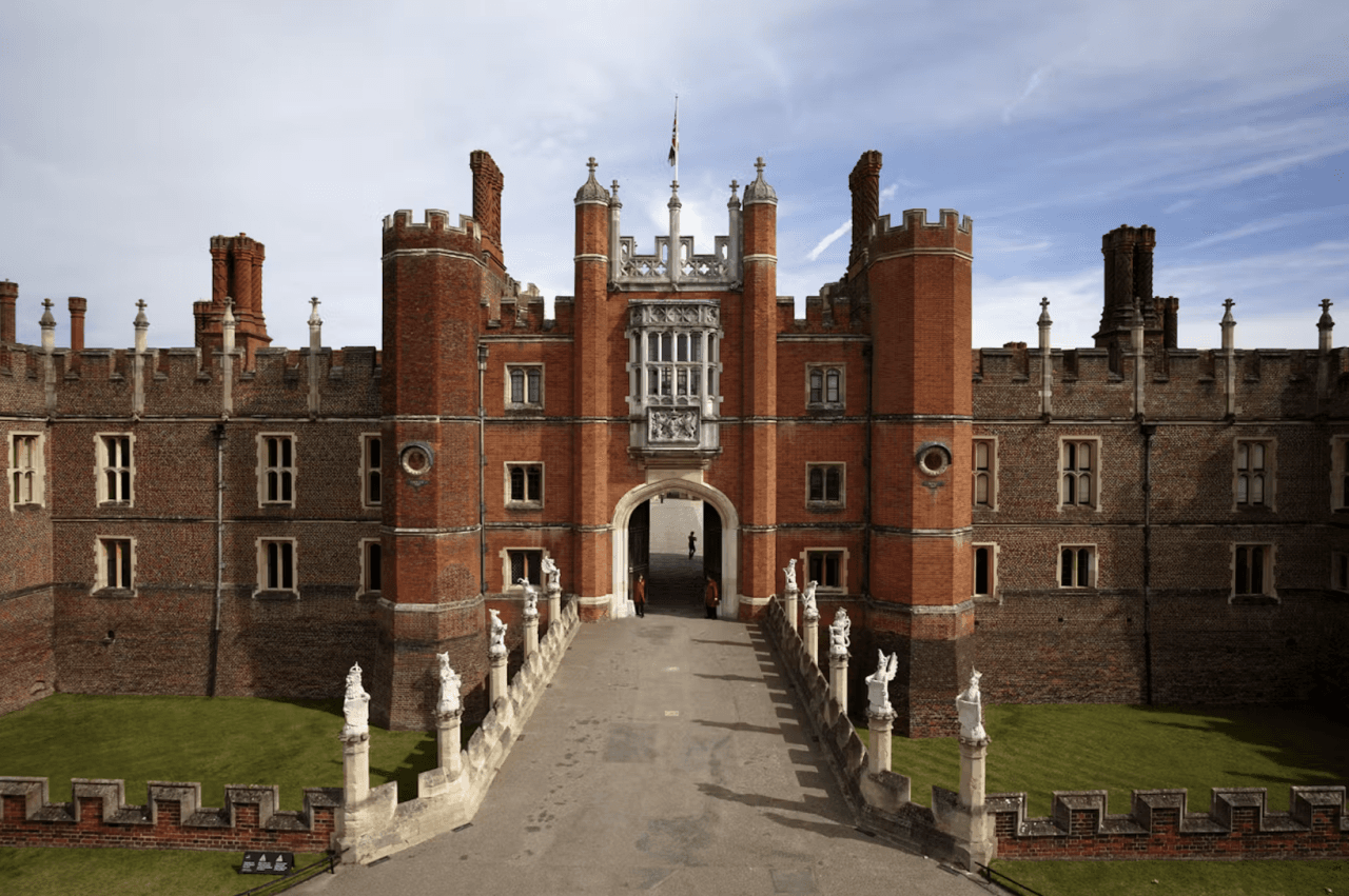 Hampton Court Palace Ticket - تصویر اصلی