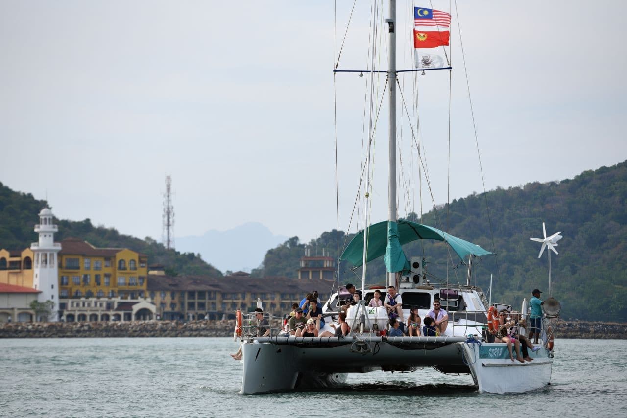 Premium Langkawi Sunset and Day Cruises by Crystal Yacht - تصویر 3