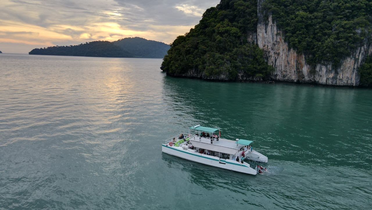 Premium Langkawi Sunset and Day Cruises by Crystal Yacht - تصویر 8