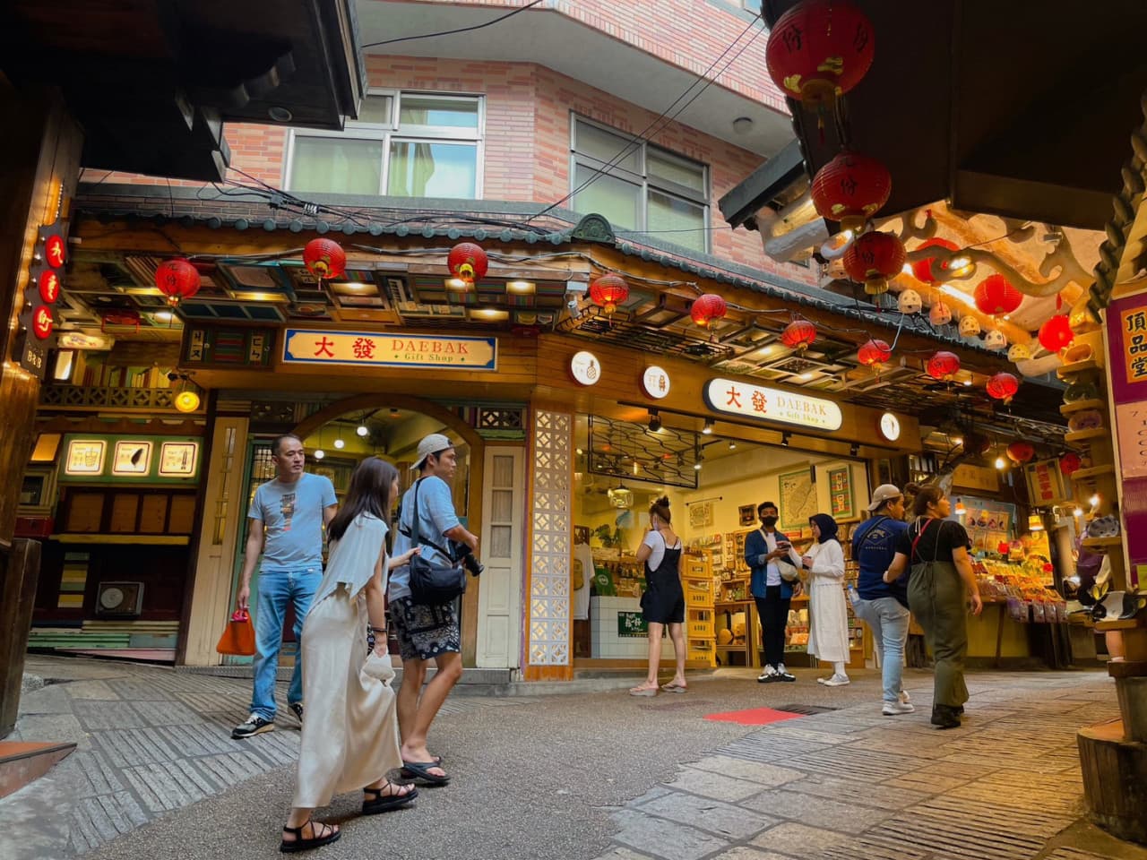 Yehliu, Jiufen, and Shifen Full-Day Tour from Taipei - تصویر 13