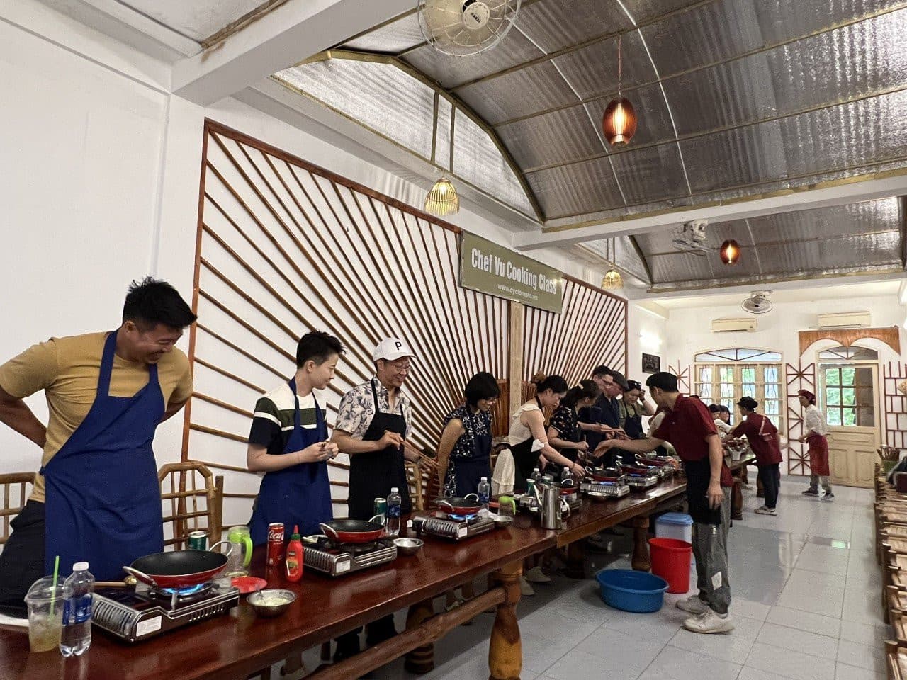 Chef Vu Cooking Class with Market Tour and Cyclo Ride - تصویر 5