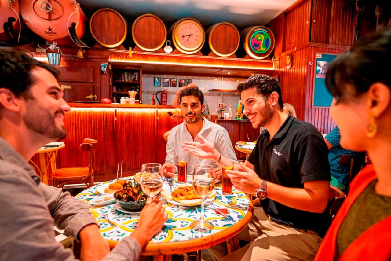 Barcelona Old Town Walking Tour with Flamenco Show and Tapas Dinner - تصویر 10