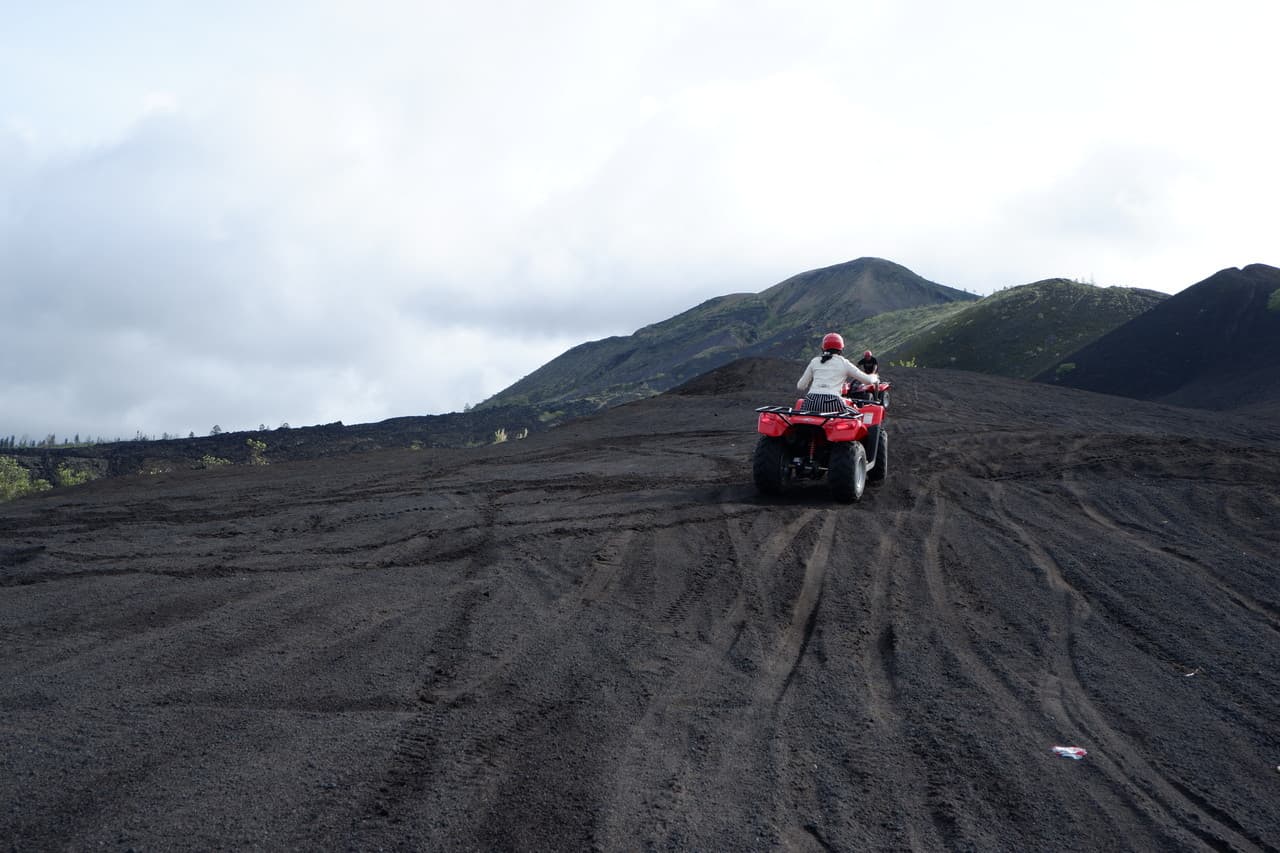 Mount Batur Quad Bike Tour and Hot Spring Visit - تصویر اصلی