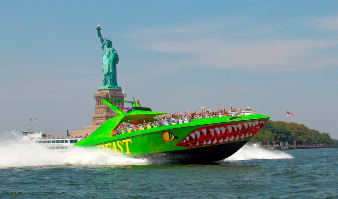 The Beast Speedboat Ride to Statue of Liberty by Circle Line: Reserved Straight-to-Board Ticket - تصویر اصلی
