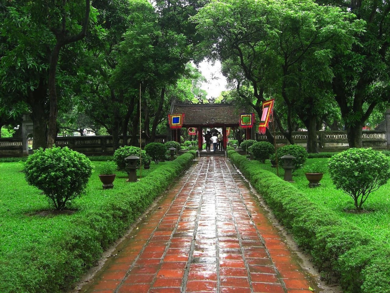 Hanoi Highlights City Tour: Ho Chi Minh Mausoleum, Temple of Literature, Tran Quoc Pagoda - تصویر 2