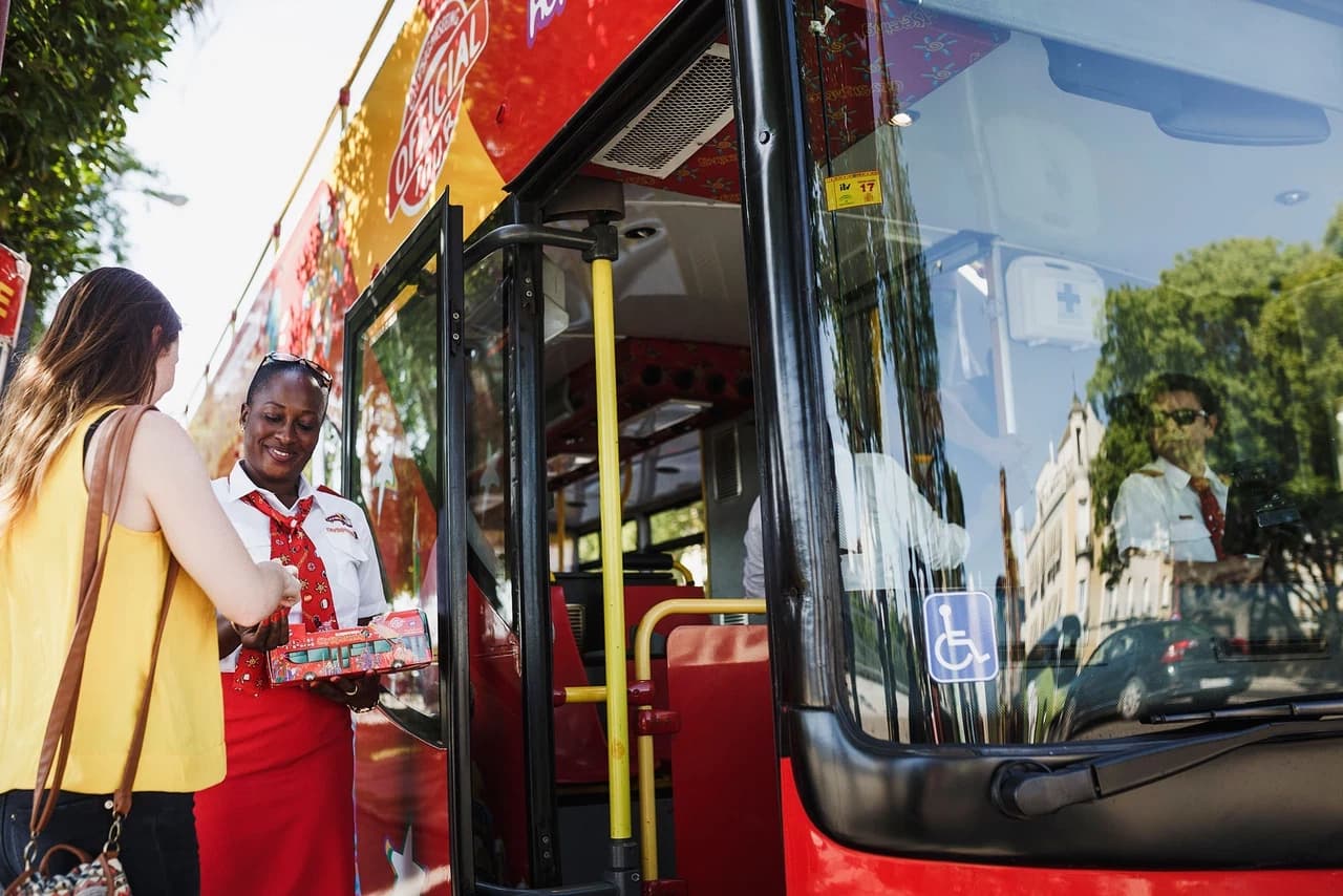City Sightseeing Chester Hop-on Hop-off Bus Tour - تصویر 7
