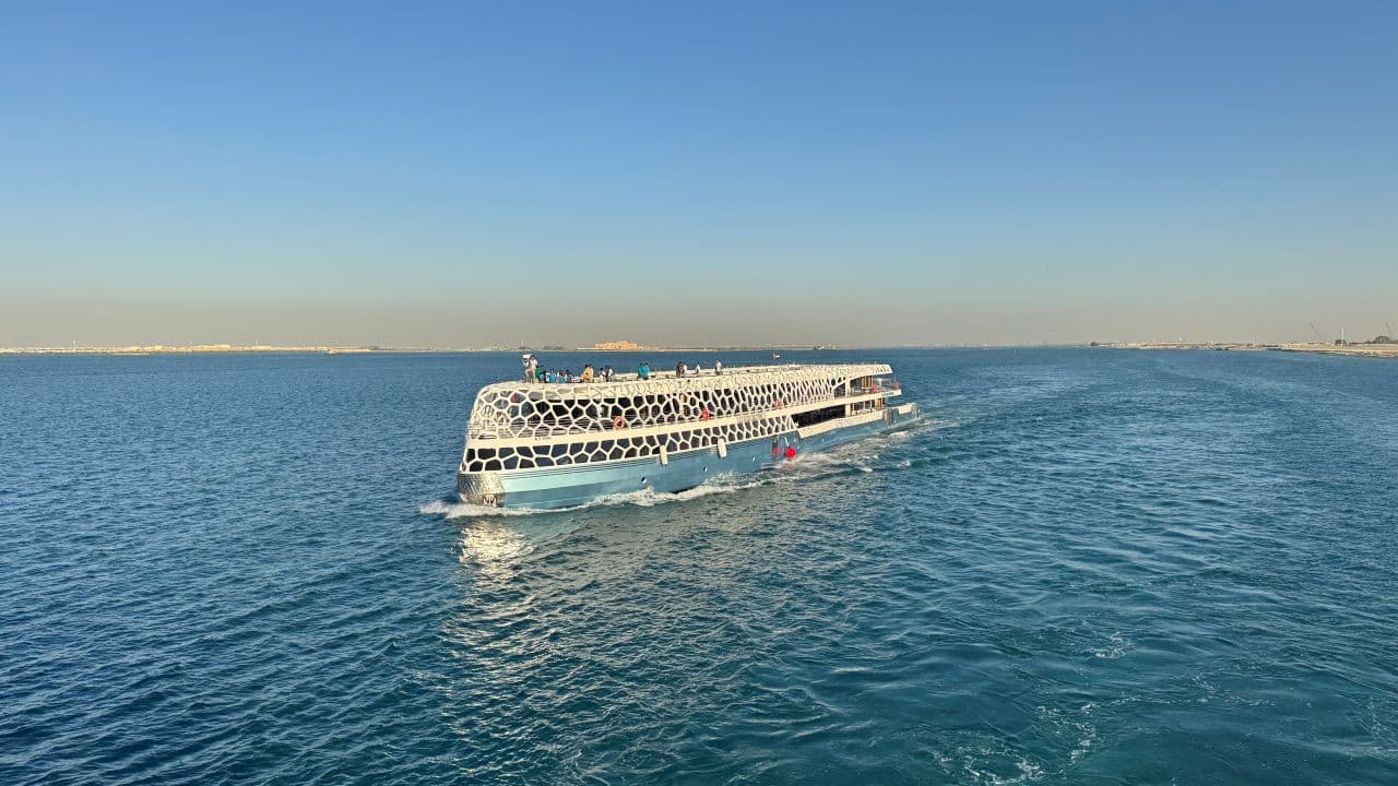 Lotus Royale Mega Yacht - Dinner Cruise - تصویر اصلی
