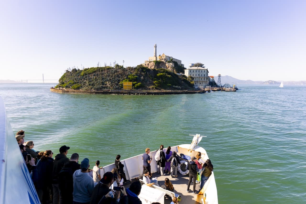 Official Alcatraz Island Admission Ticket + Audio Tour with Roundtrip Ferry by Alcatraz City Cruises - تصویر 8