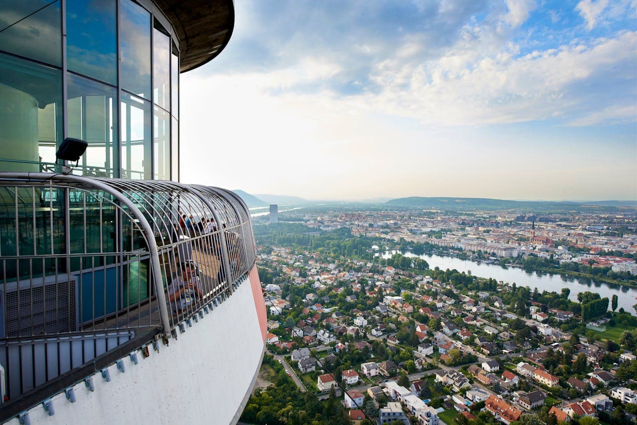 Danube Tower - تصویر 2