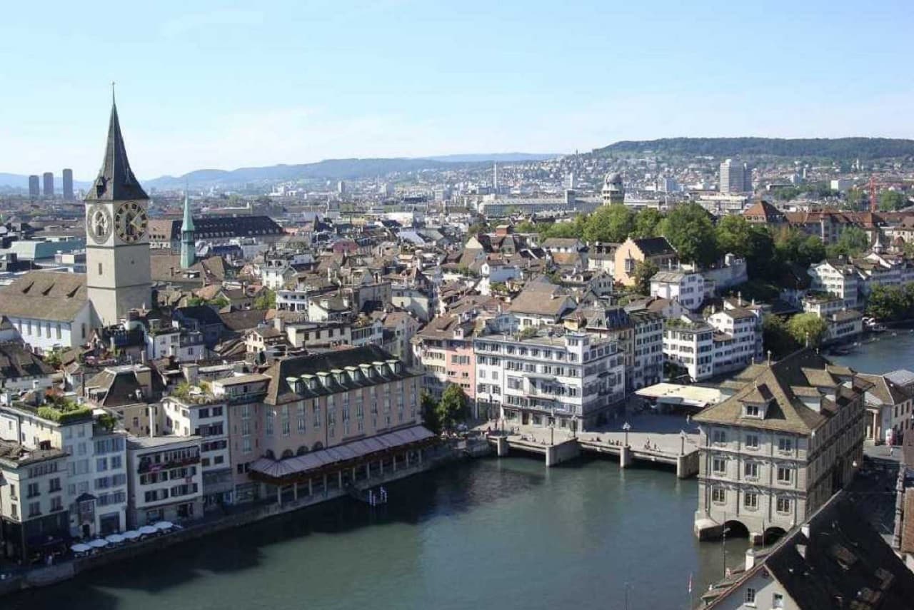 Zurich Sightseeing Bus Tour with Guided Old Town Walk - تصویر 4