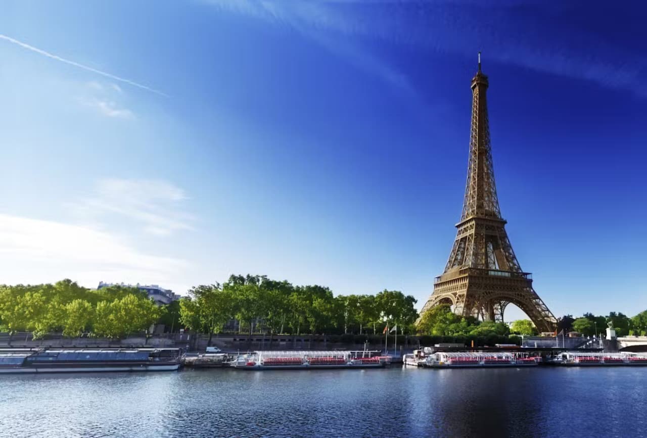 Eiffel Tower Dining Experience at Madame Brasserie Restaurant - تصویر 12