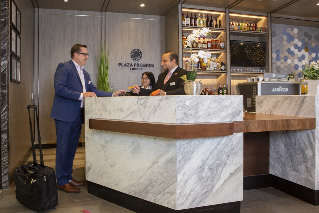Plaza Premium Lounge - Dallas Fort Worth International Airport Terminal E - تصویر 8