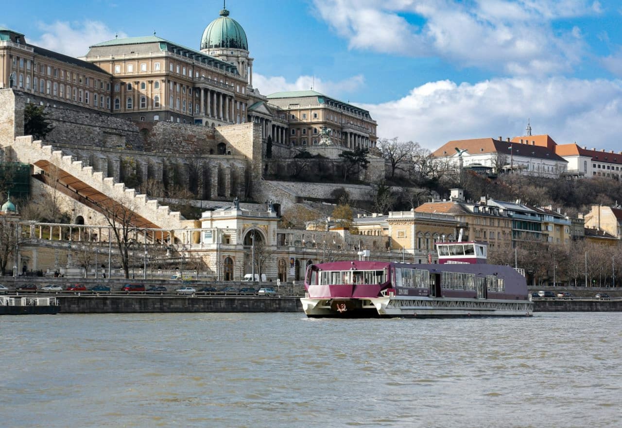 Budapest Parliament Panorama Sightseeing Cruise from Buda - تصویر 2