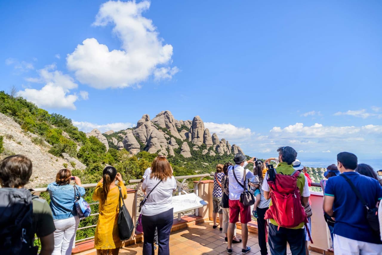 Montserrat, Girona, and Costa Brava Tour from Barcelona - تصویر 11