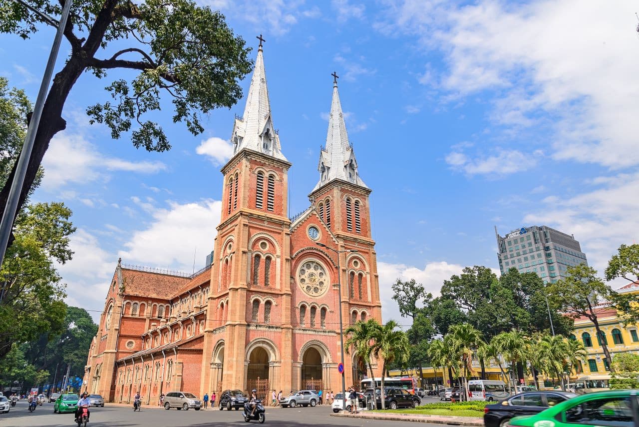 Ho Chi Minh Half-Day City Tour: Independence Palace, Notre Dame Cathedral, Thien Hau Pagoda - تصویر 8
