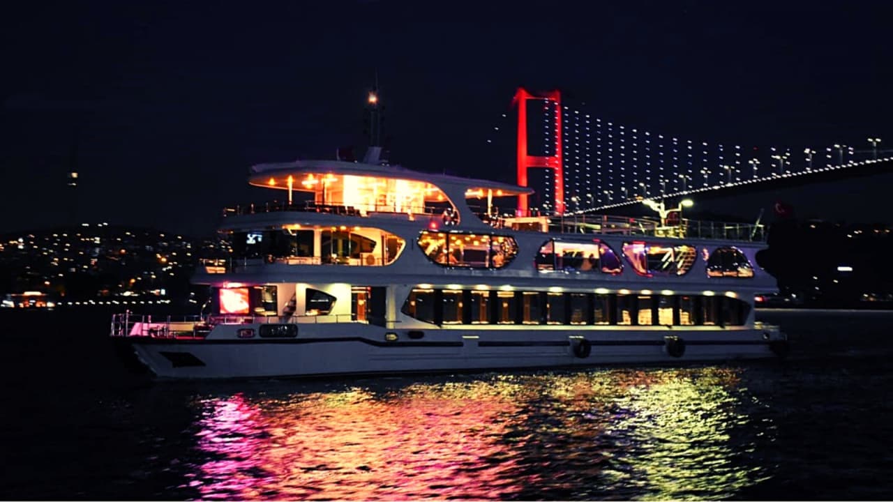 Bosphorus Dinner Cruise with Turkish Night Show - تصویر 2