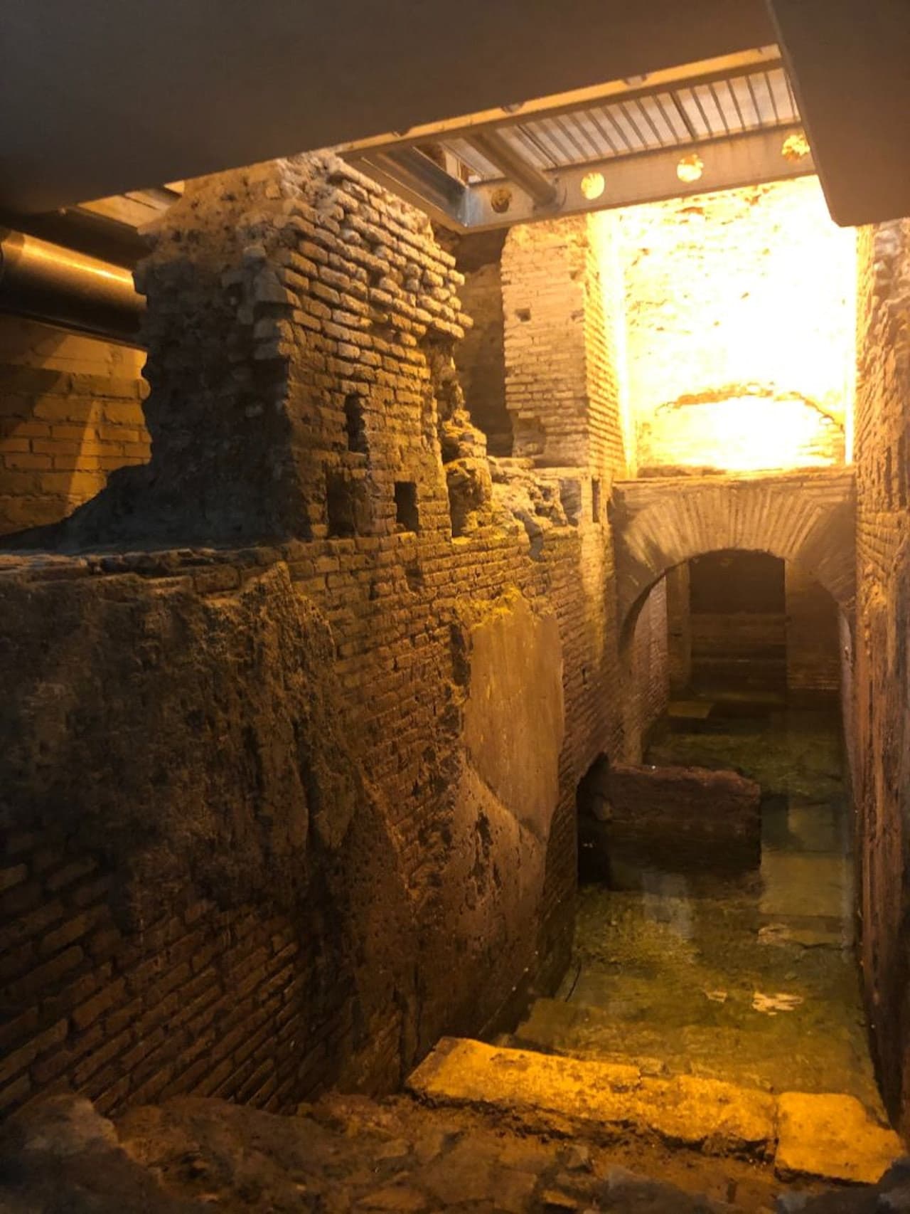 Trevi District Underground: Small Aqueduct Domus - تصویر 4
