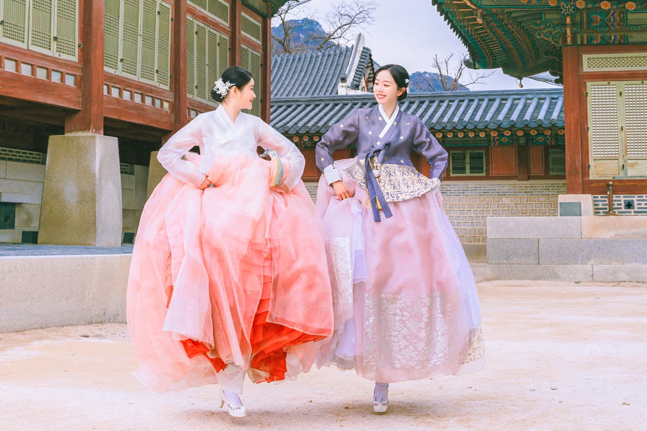 Hanbok Experience at Hanboknam Gyeongbokgung Store - تصویر اصلی