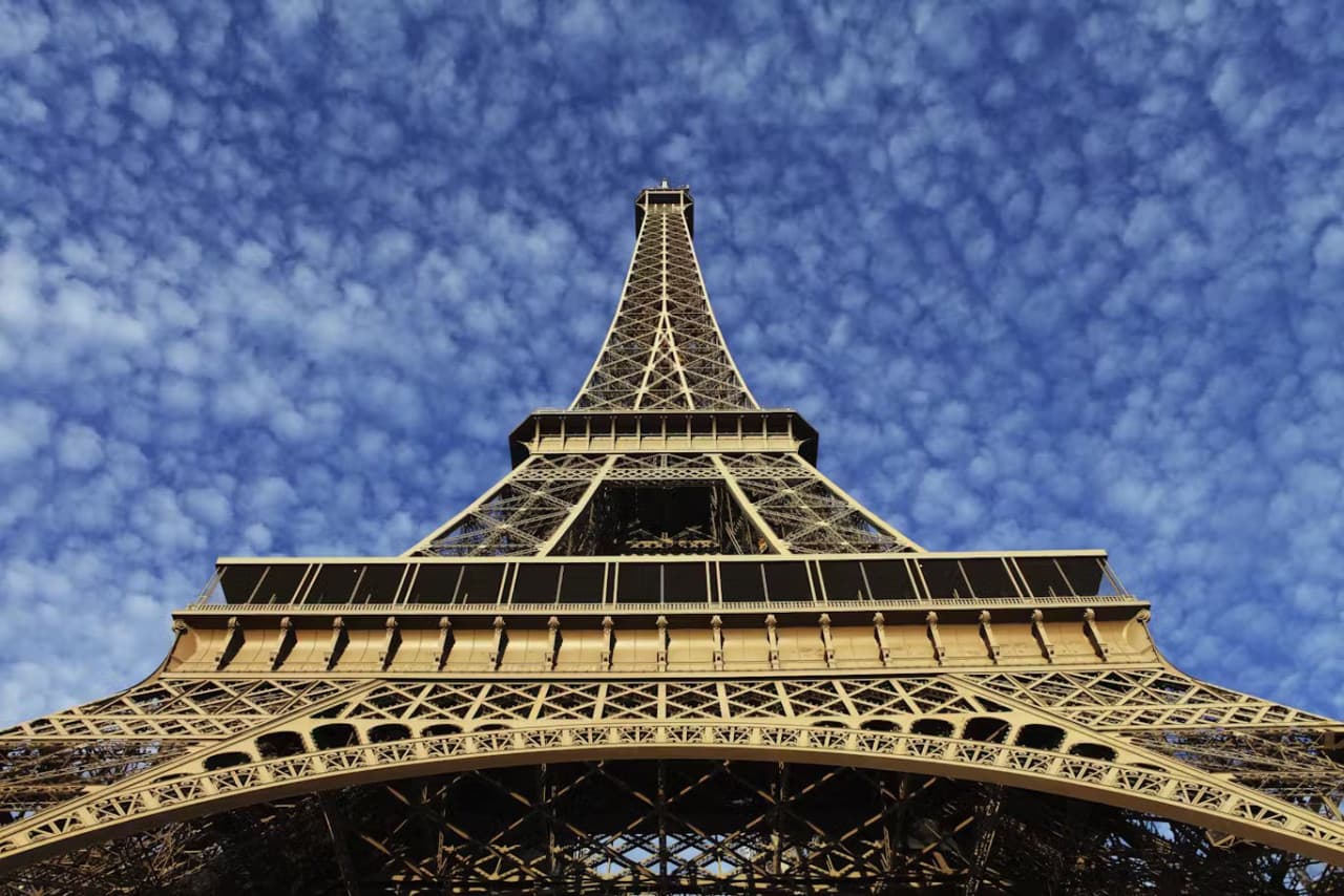 Eiffel Tower Dining Experience at Madame Brasserie Restaurant - تصویر 7
