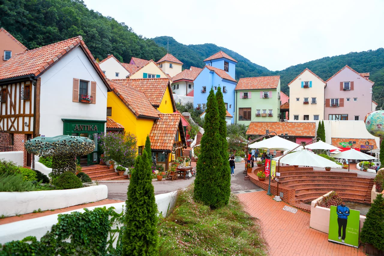 Nami Island, Petite France, and Italian Village Tour from Seoul - تصویر 4