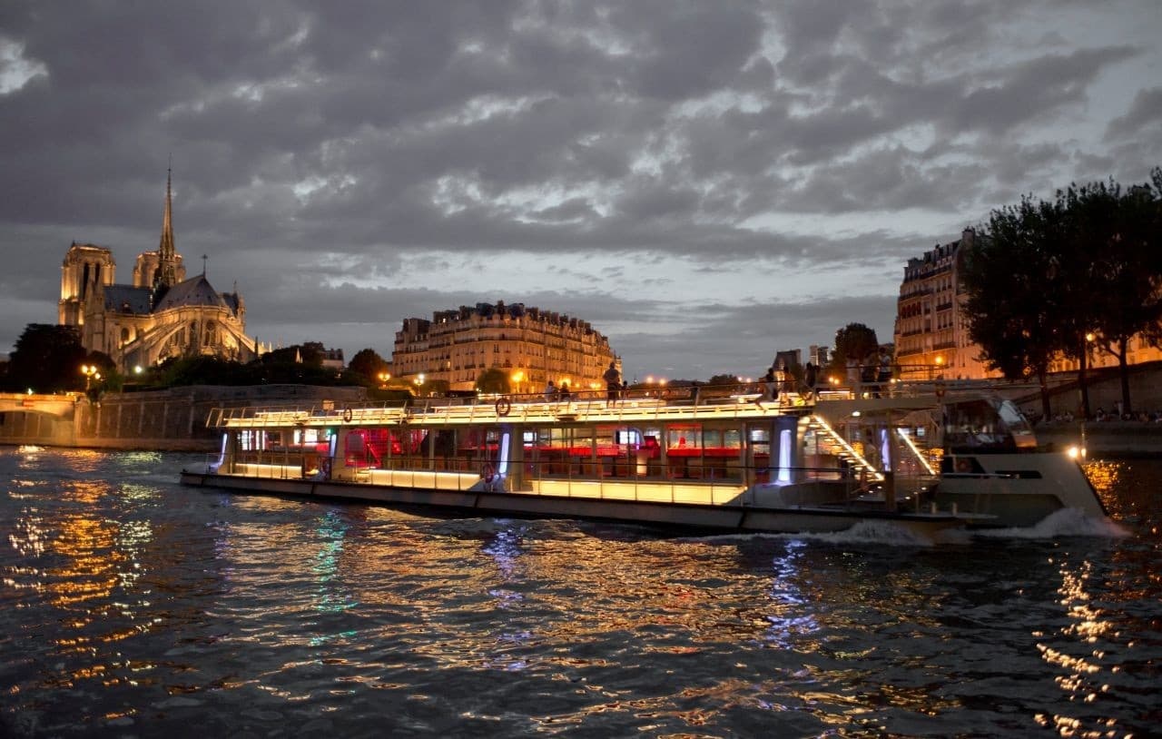 Paris Open-Top Bus Tour, Seine River Cruise, and Eiffel Tower Dining Experience - تصویر 12