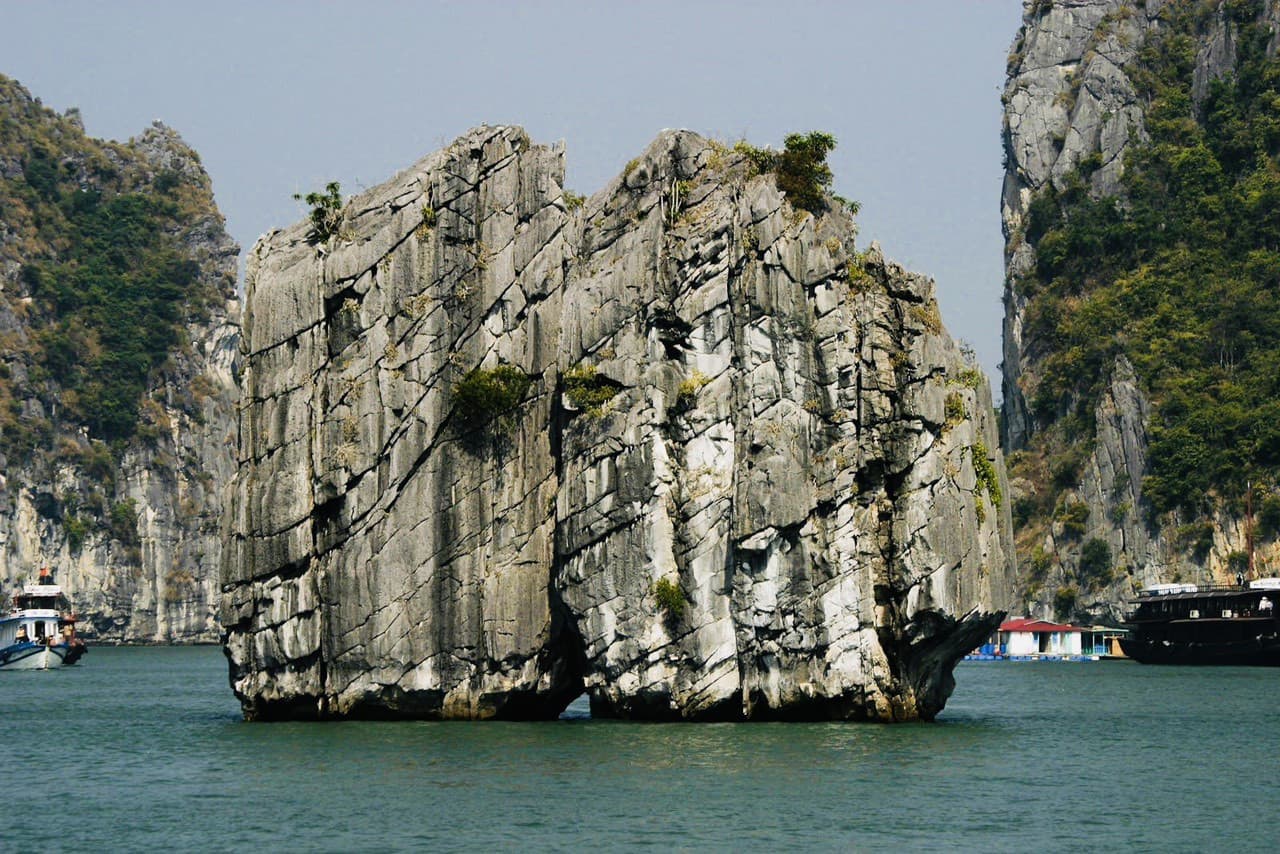 Ha Long Bay Cruise with Round Trip Transfer from Hanoi - تصویر 4