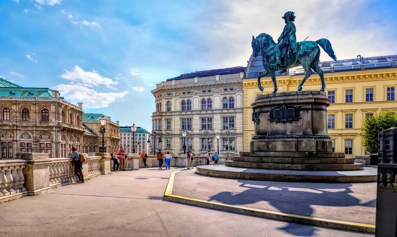 Vienna Old Town, Hofburg Palace Courtyard, and St. Stephen's Cathedral Walking Tour - تصویر 7