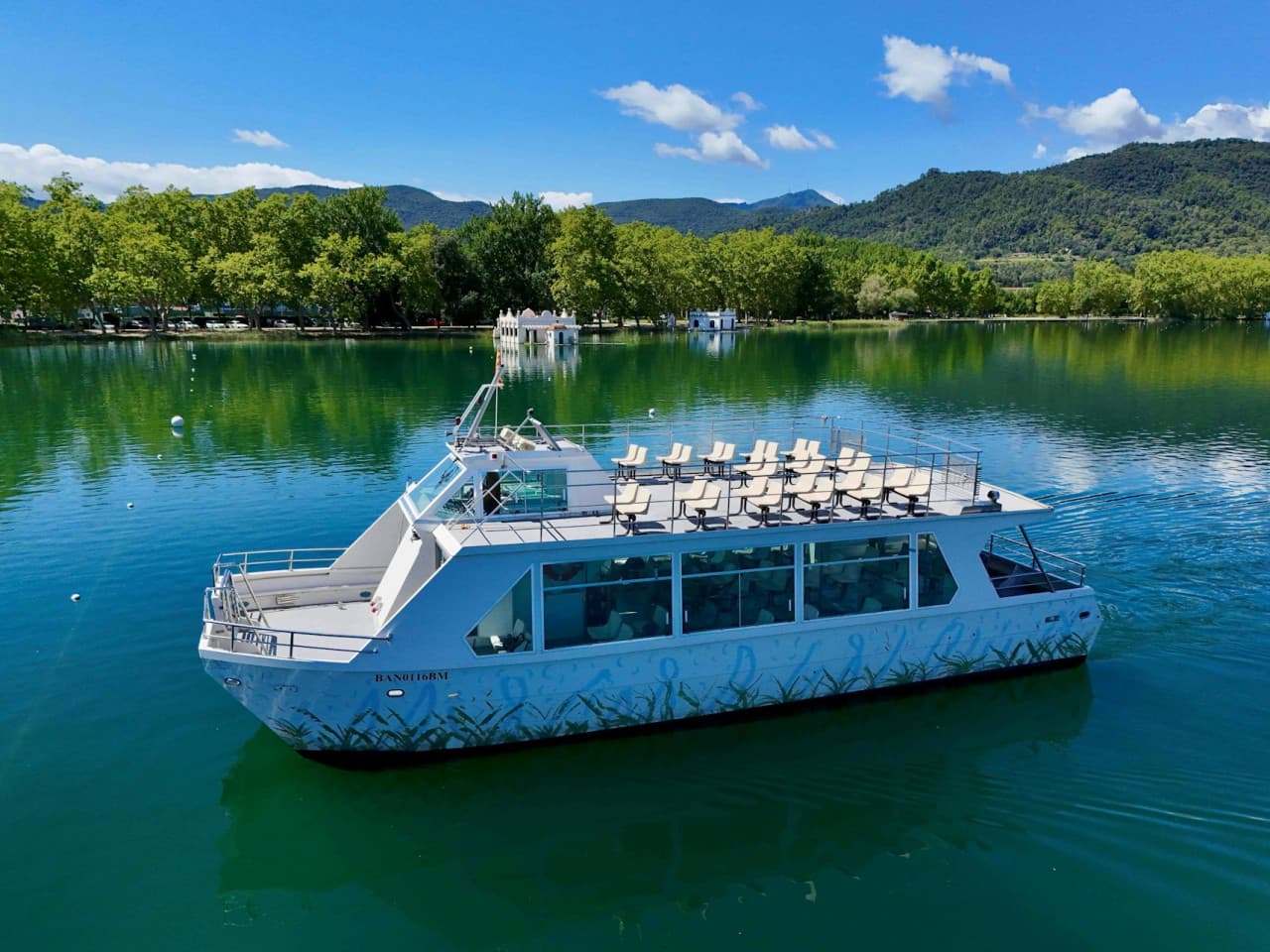 Girona: Lake of Banyoles Boat Tour - تصویر اصلی