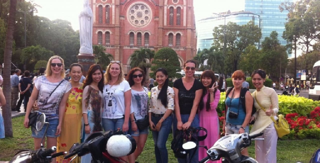 Ho Chi Minh City Night Food Tour by Motorbike - تصویر 2