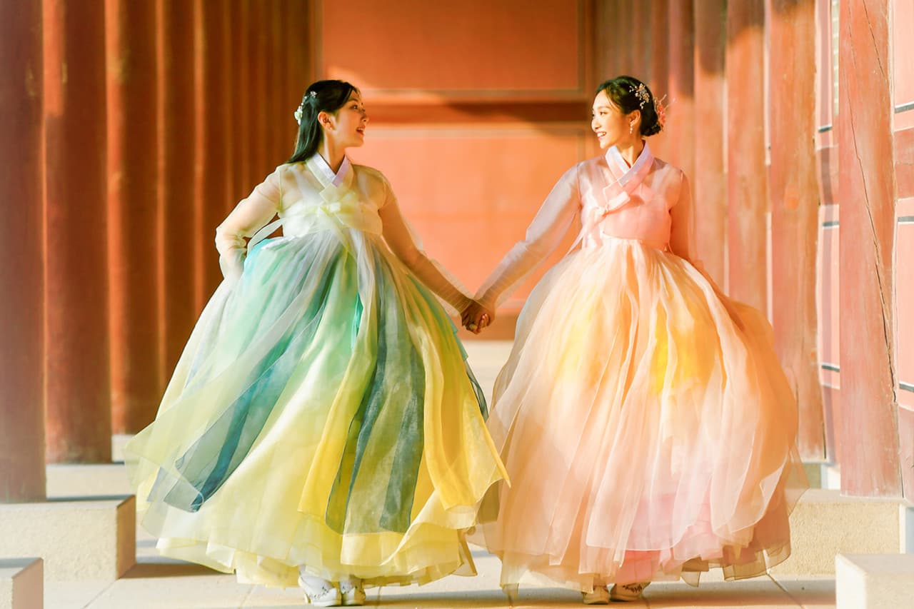 Hanbok Experience at Hanboknam Gyeongbokgung Store - تصویر 2