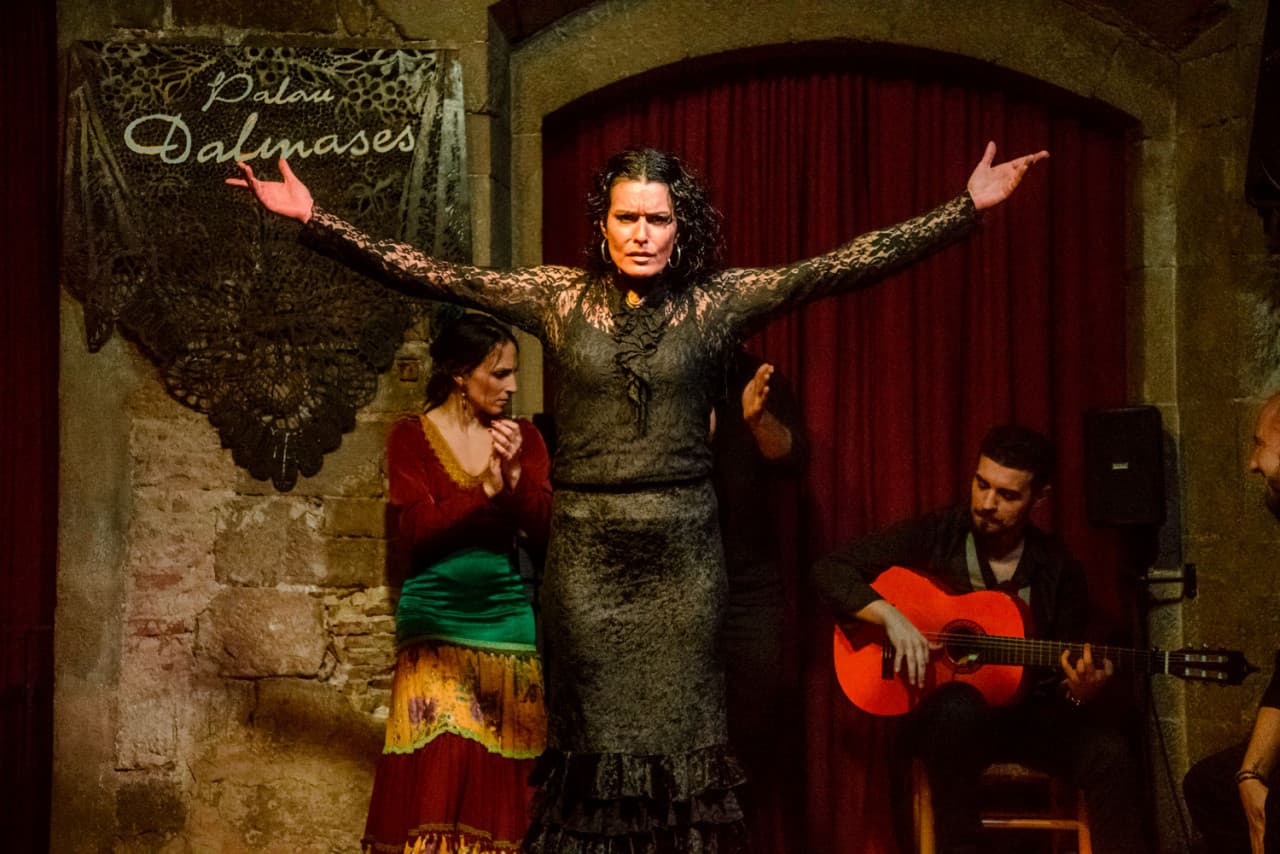 Barcelona Old Town Walking Tour with Flamenco Show and Tapas Dinner - تصویر 6