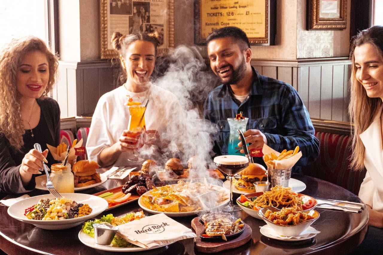 Hard Rock Cafe Yankee Stadium Dining Experience - تصویر 3