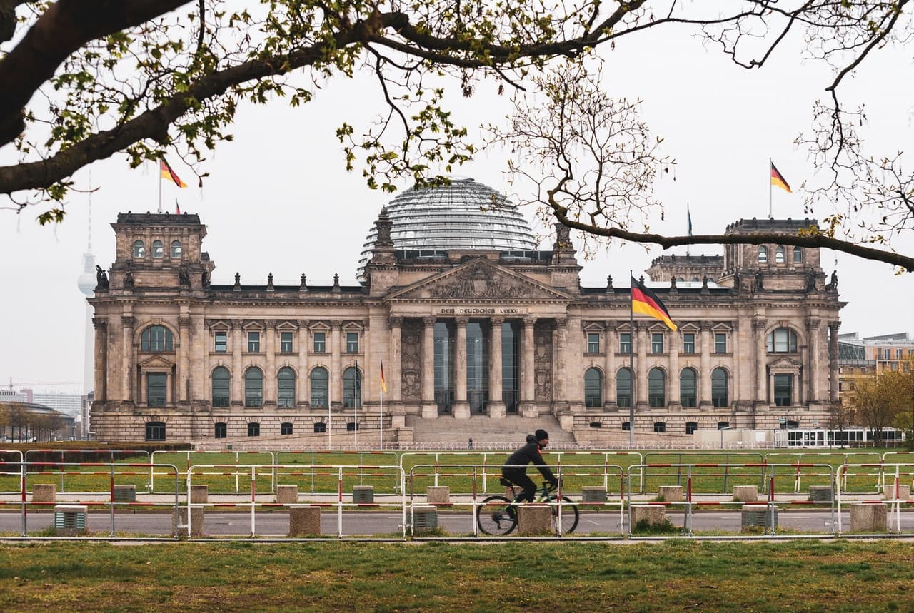 City Tour of Berlin: Audio Guide App - تصویر اصلی