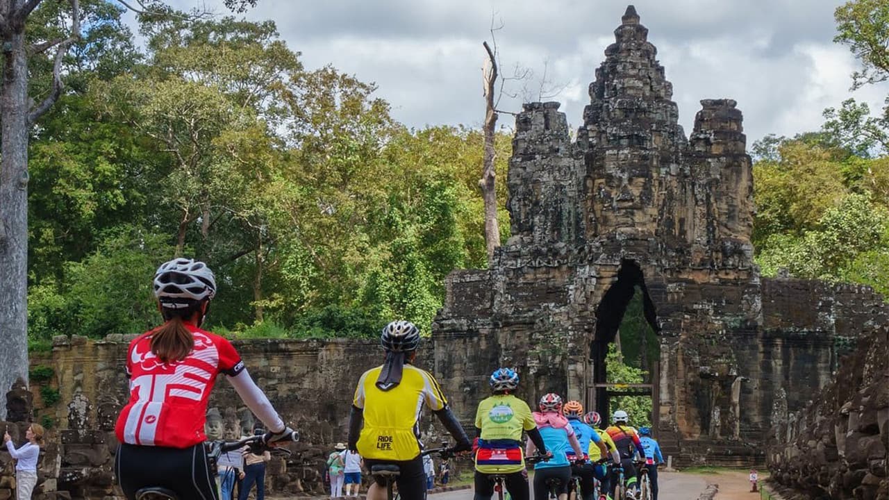 Angkor Cycling Tour - تصویر اصلی