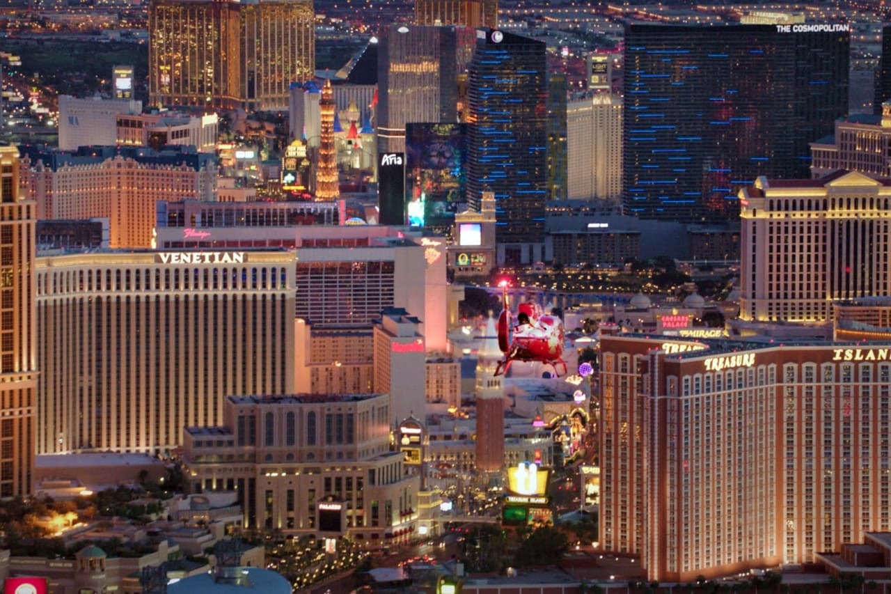Las Vegas Strip Helicopter Night Flight - تصویر 2