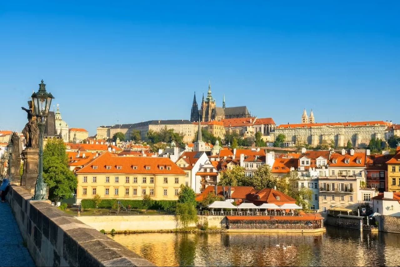 Charles Bridge Towers Ticket + Audio Guide - تصویر 3