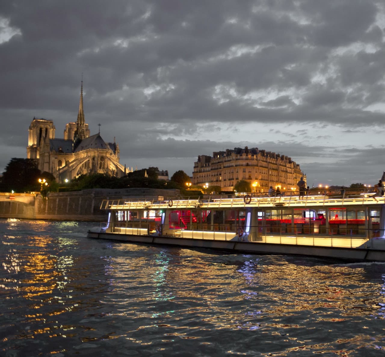 Seine River Cruise by Bateaux Parisiens – Departing from the Eiffel Tower - تصویر 7