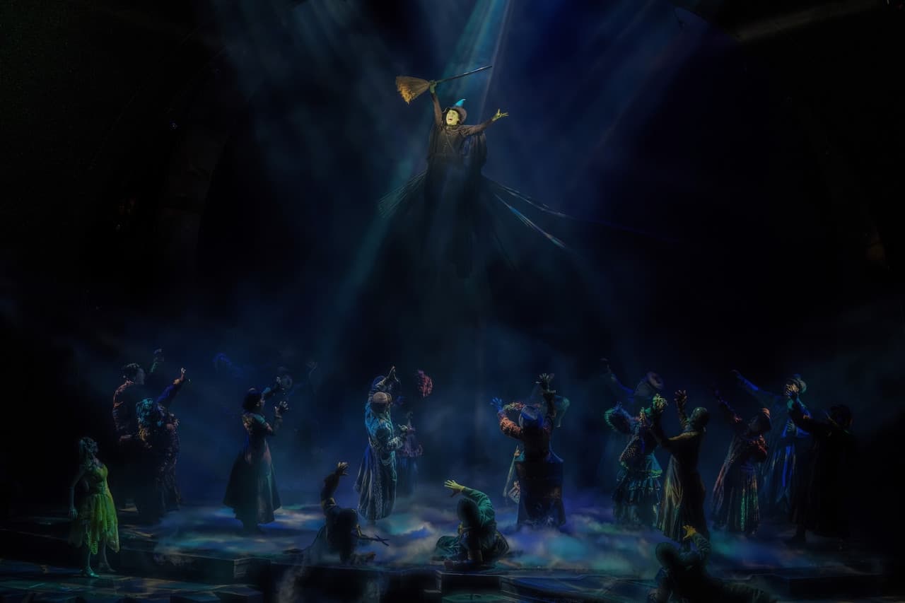 Wicked Broadway Show Ticket in New York - تصویر 4