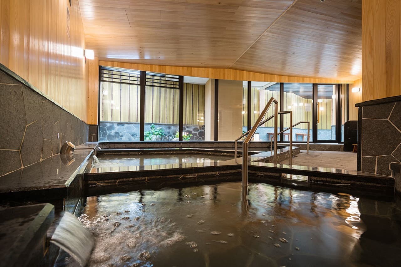 Public Hot Spring Experience at Asia Pacific Hotel Beitou - تصویر 2