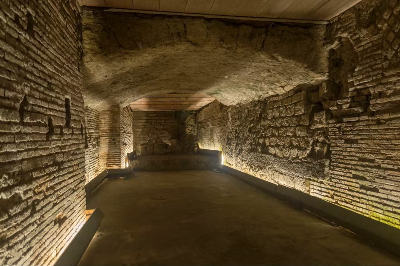 Naples Underground Guided Tour - تصویر 4