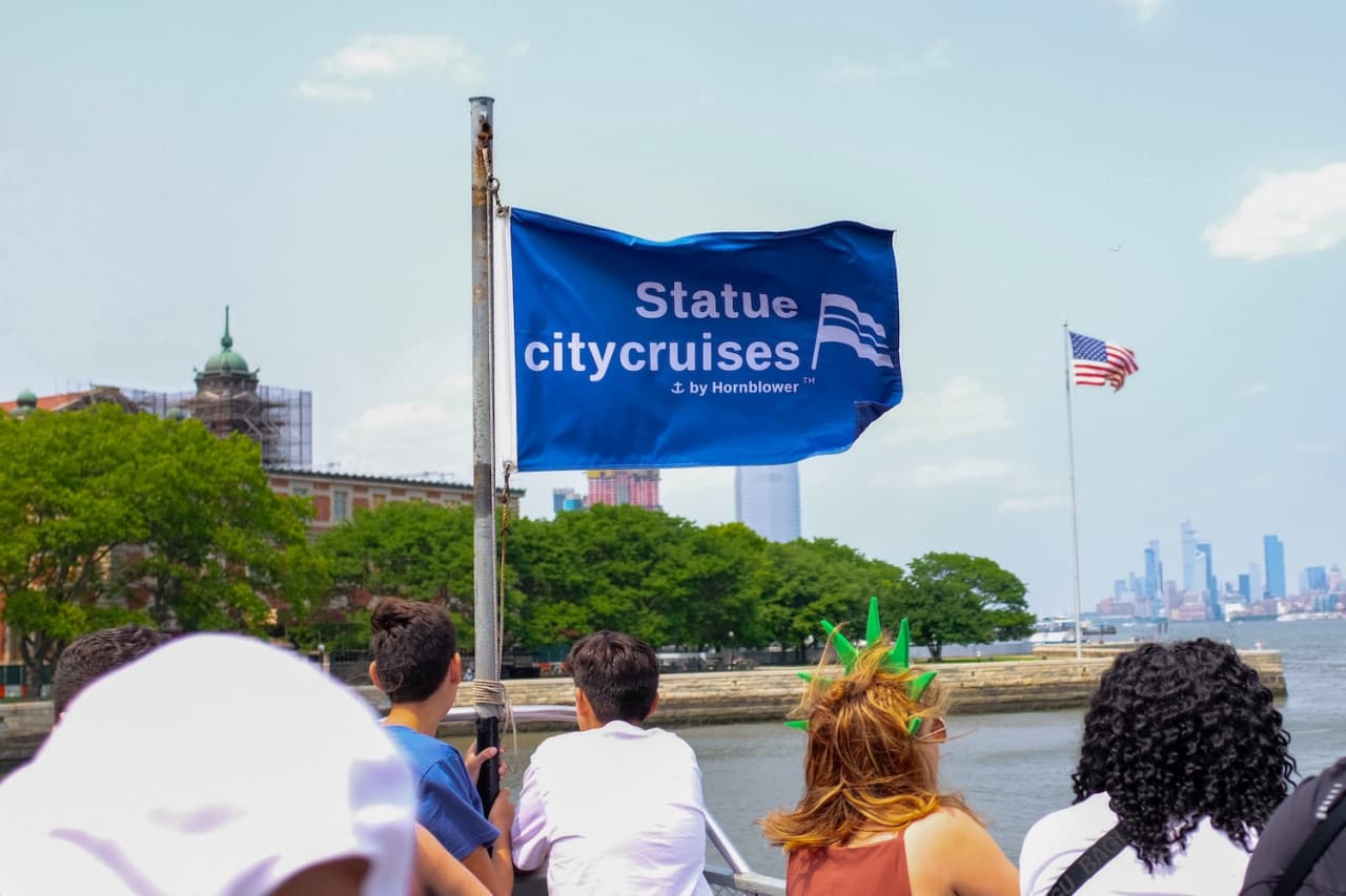 Official Statue of Liberty & Ellis Island Admission Ticket + Roundtrip Ferry by Statue City Cruises - تصویر 4